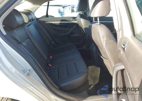 2010 Volkswagen Jetta Limited Edition z USA, uszkodzony, nr VIN 3VWRX7AJ2AM095286